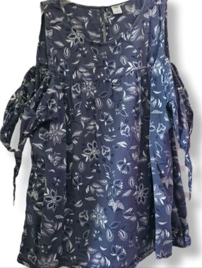 Old Navy Size Medium Blue Floral Cold Shoulder Tie Blouse